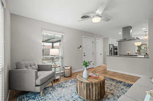 Foto del edificio - 6709 Dubuque Ln