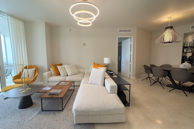 Foto del edificio - 15901 Collins Ave