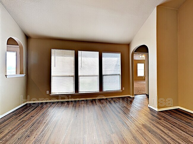 Foto del edificio - 10108 N 114th E Ave