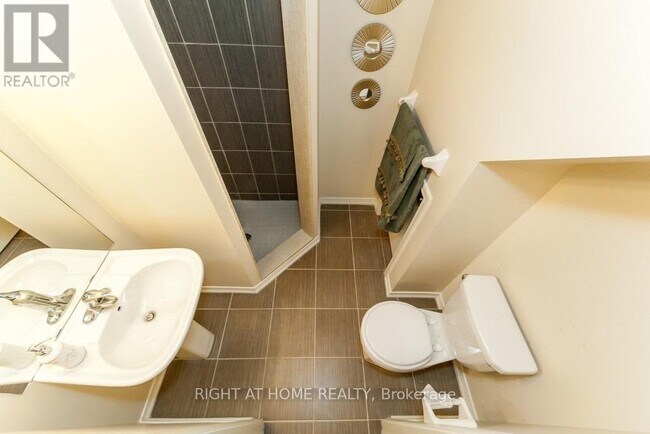 Building Photo - 37 Comfort Wy