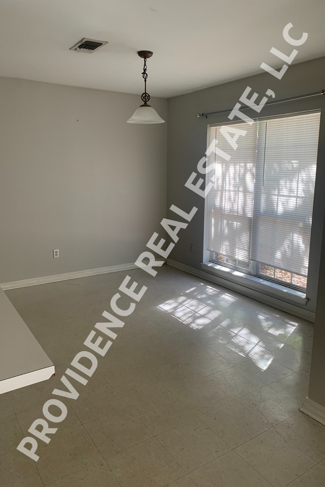 Building Photo - 3210 Sutton Dr