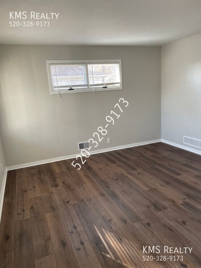 Foto del edificio - 4760 Reinhardt Dr