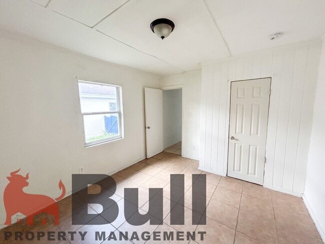 Photo - 905 W Anderson St Apartment