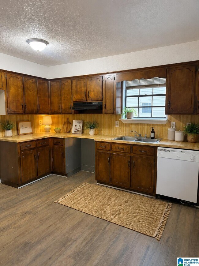 Foto del edificio - 1715 6th Pl Cir NW