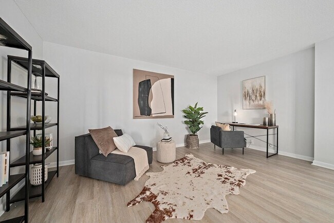 Foto del edificio - Spacious 1BR Condo with Pool Views & Luxury Building Amenities