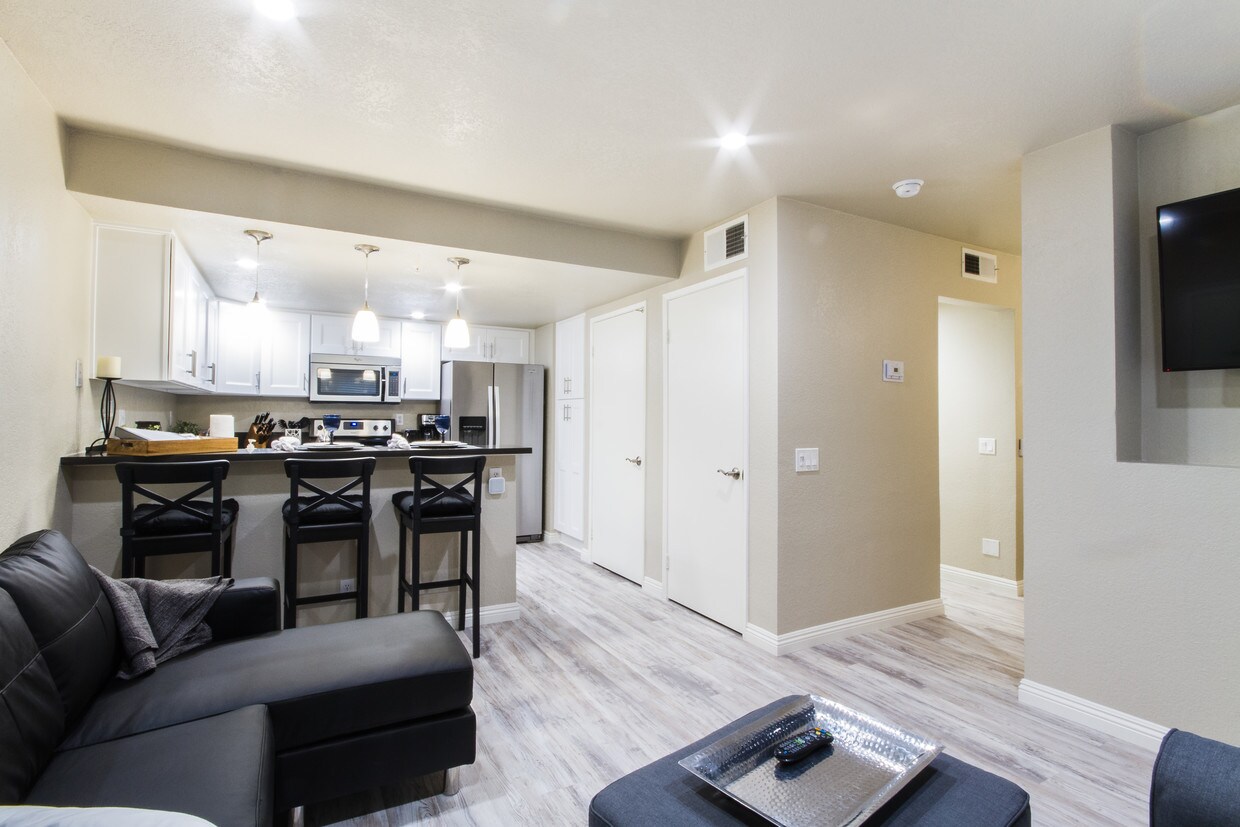 Open floor plan - 192 S Cross Creek Rd
