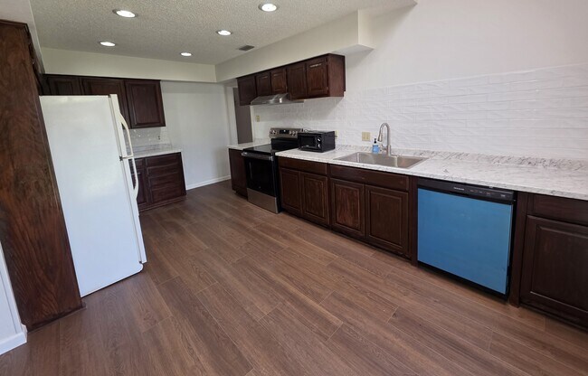 Foto del edificio - 5411 Timber Green Dr