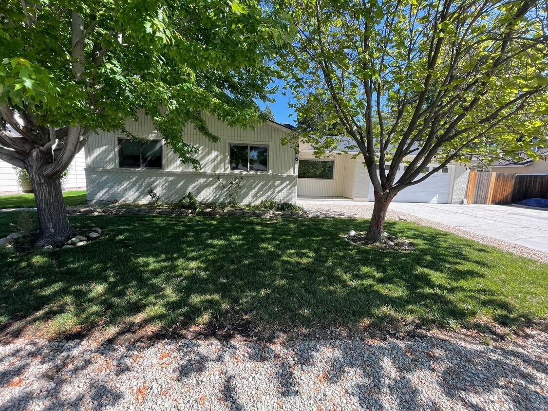 Foto principal - Perfect 3bd/2ba home in heart of Eagle, ID...