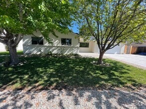 Building Photo - 468 E Monarch St
