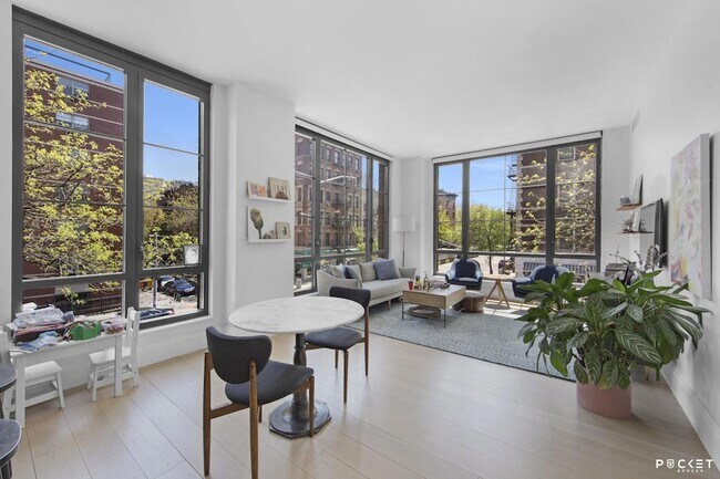 Foto del edificio - 438 E 12th St