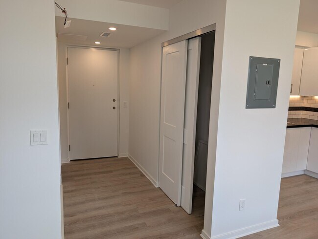 Photo du bâtiment - Newly built beautiful bachelor apartment for rent