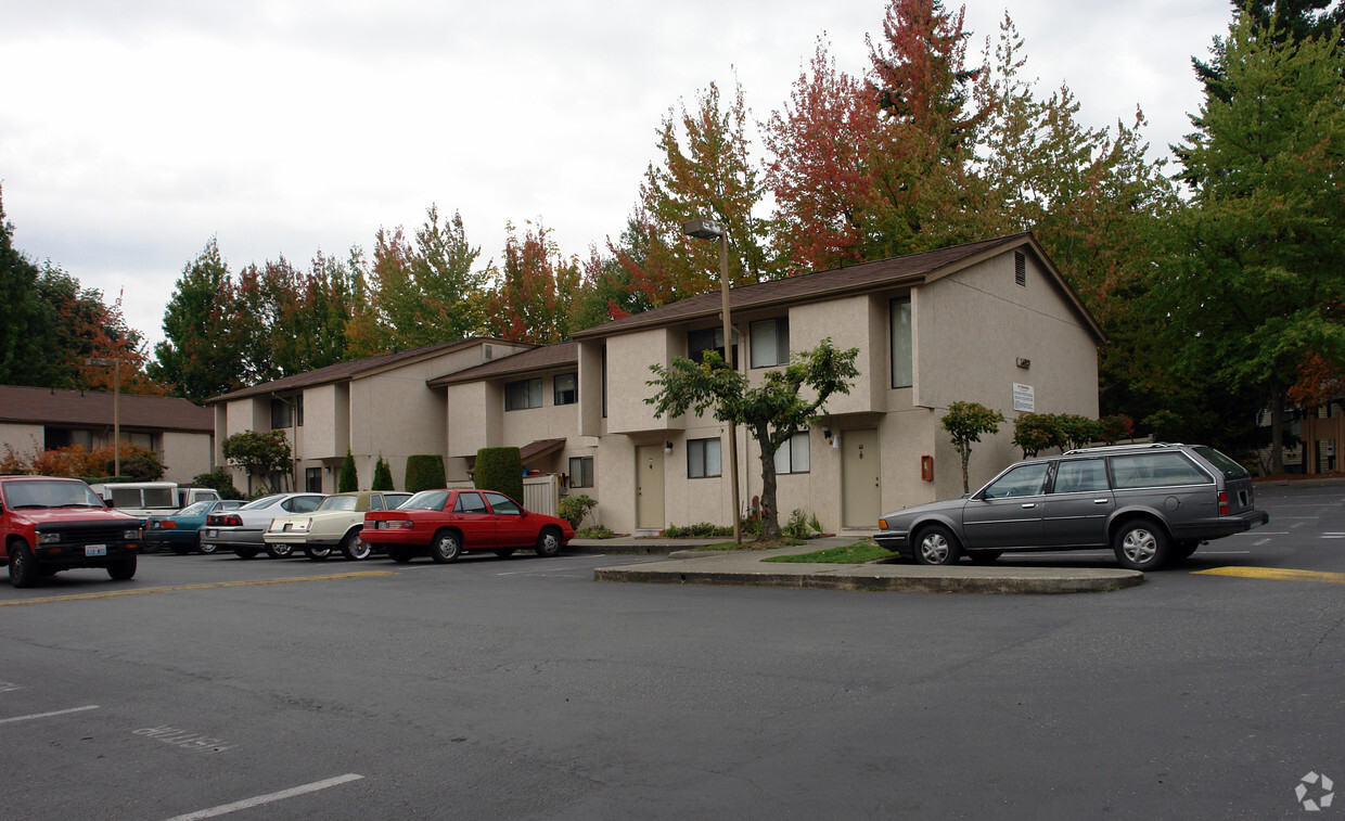 Building Photo - Eastwood Square Apartments