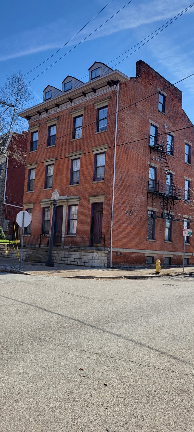 Building Photo - 437 Clark St