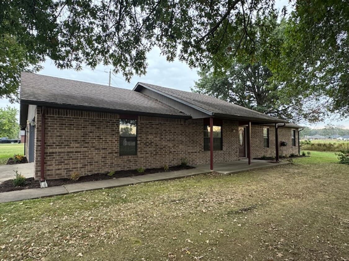 Primary Photo - Beautiful home, newly updated near schools