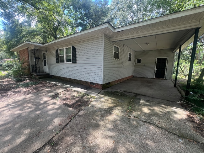 Foto del edificio - 3141 Oak Forest Dr
