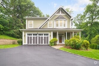 Building Photo - 699 Ardsley Rd