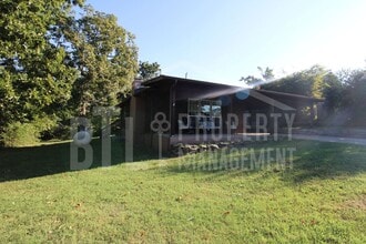 Building Photo - 231 Othello Ln