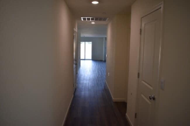 Building Photo - 641 Marshall Ln