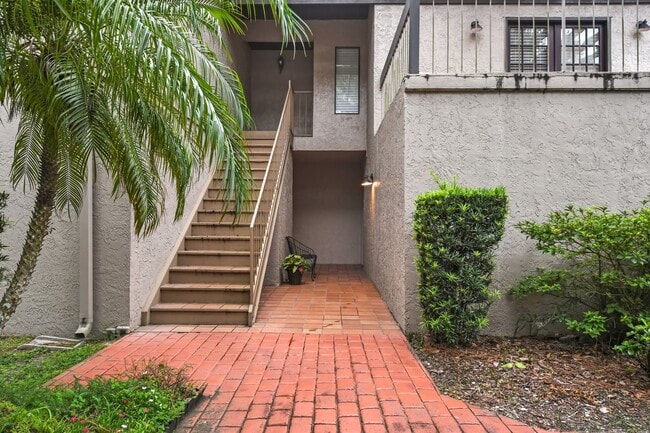 Building Photo - First floor 2/2 condo in Winter Park
