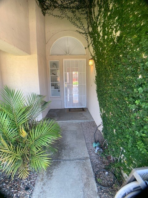 Building Photo - 754 Rivertree Dr