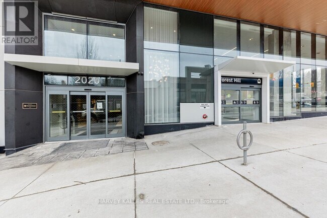 Photo du bâtiment - 2020 Bathurst St