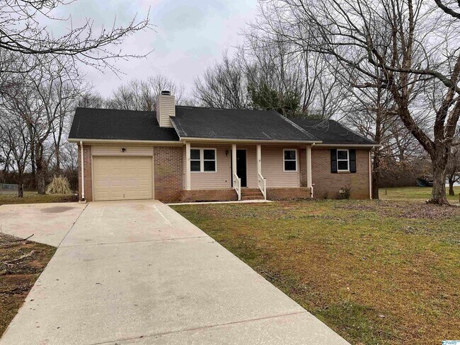 Building Photo - 121 Colby Dr NE