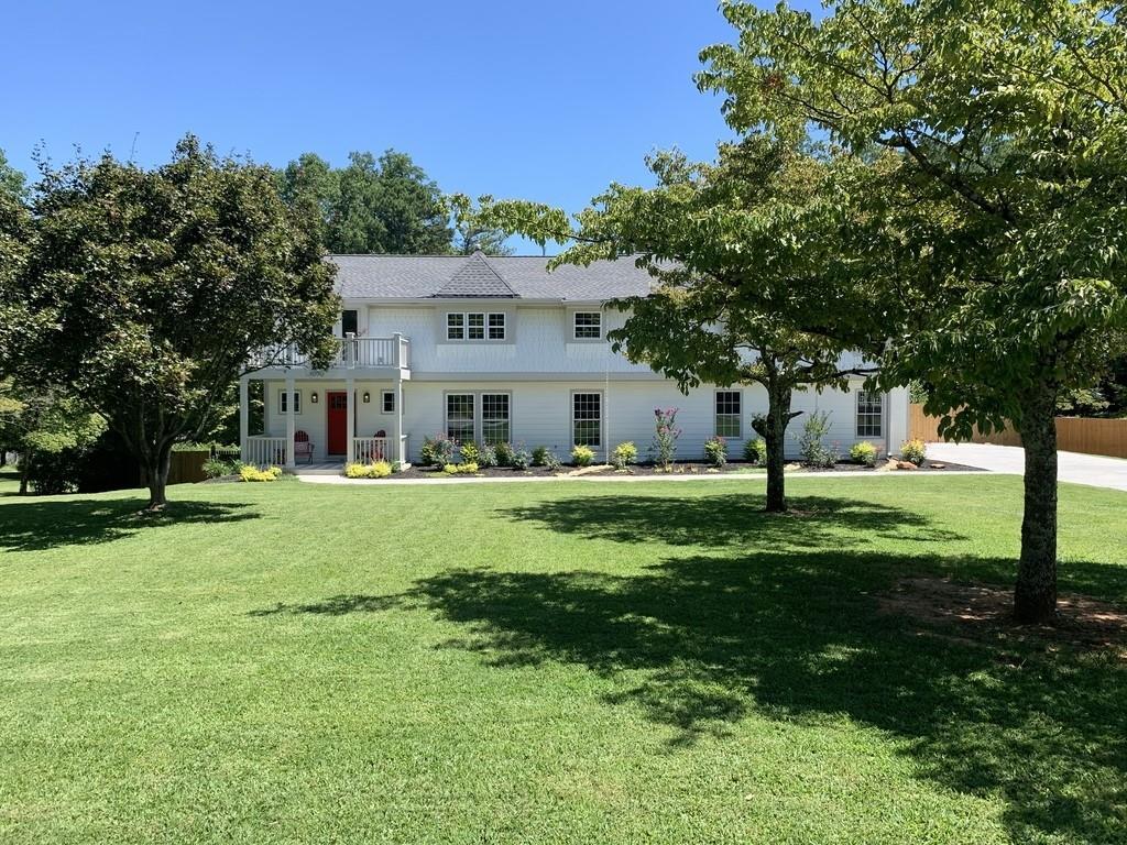 East Cobb pool house in Walton High School House Rental in Marietta