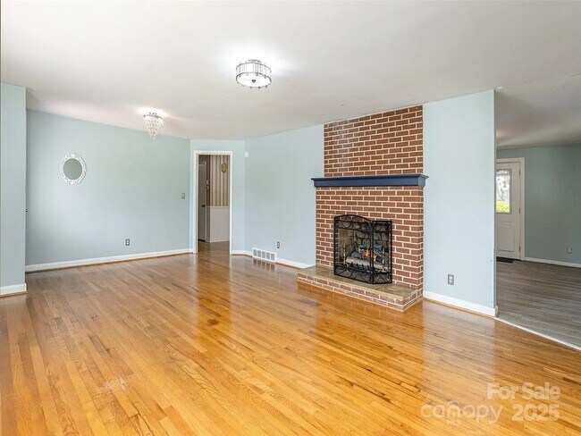 Building Photo - 1101 Cherokee Dr