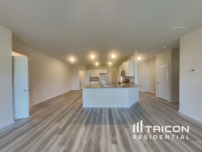 Building Photo - 255 Oliver Dr