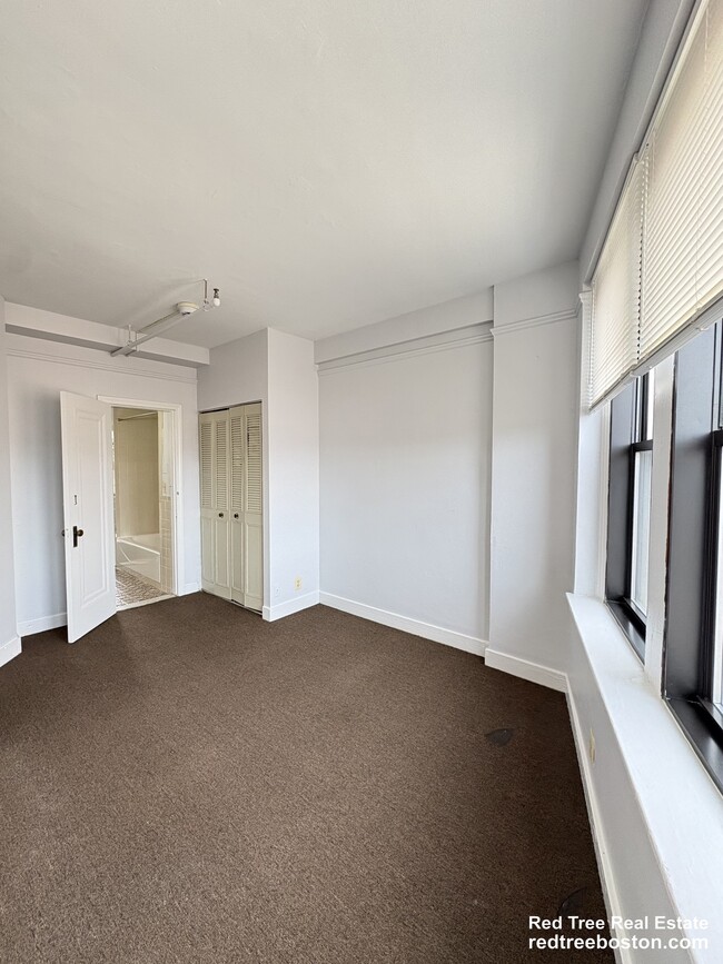 Building Photo - 475 Commonwealth Ave