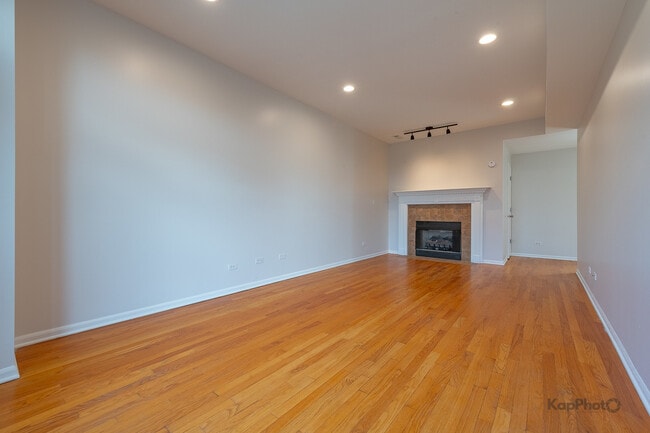 Building Photo - 2226 W Monroe St