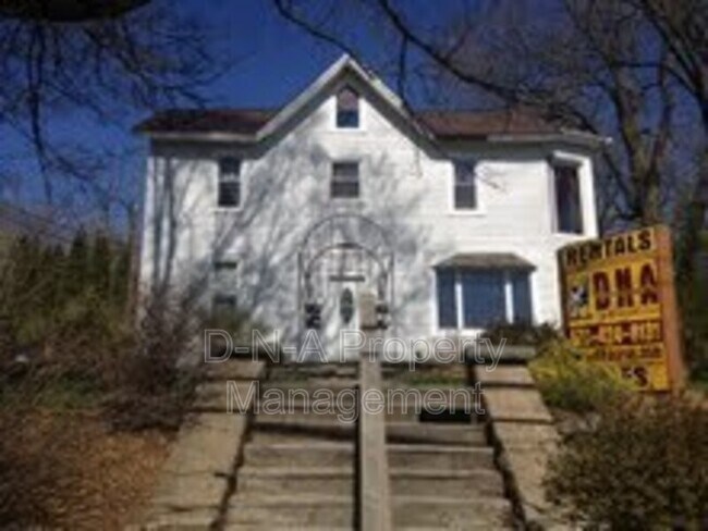 Building Photo - 1429 Pocono Blvd