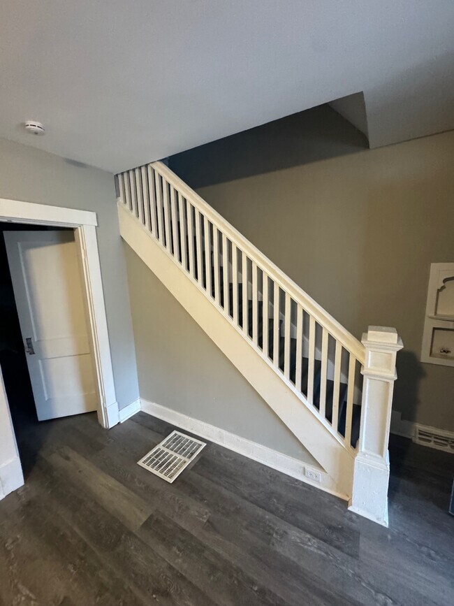 Building Photo - 1217 Scott St