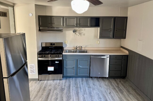 Building Photo - 1225 13th St SE