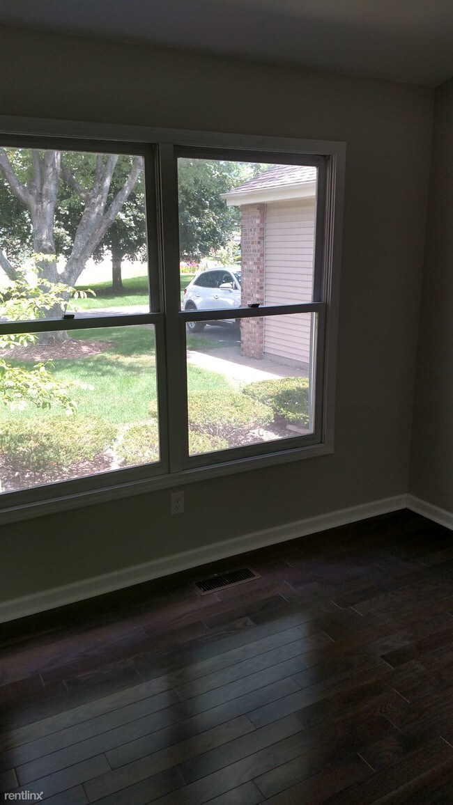 Building Photo - 3 br, 2.5 bath Condo - 3716 Woodbridge Ln