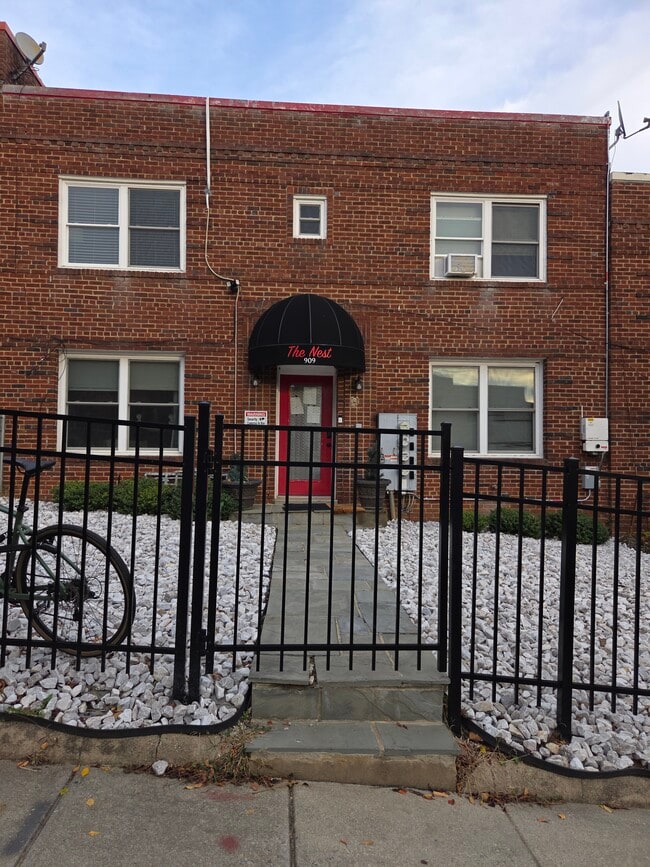 Foto del edificio - 909 19th St NE