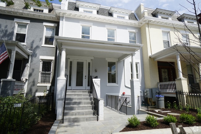 Building Photo - 2605 11th St NW