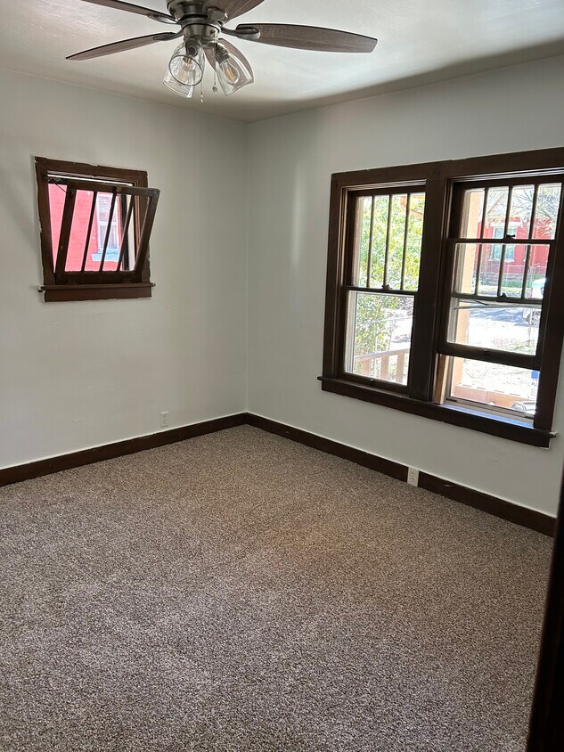 Building Photo - 215 Midway Ave