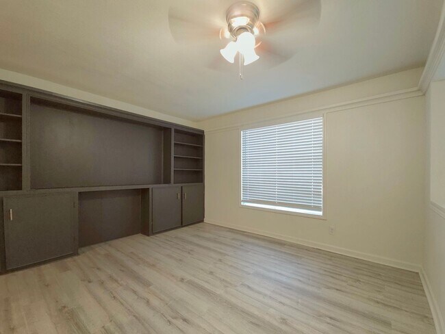 Building Photo - PRE-LEASING FOR SUMMER - Charming 4 Bedroom in the Heart of Lubbock