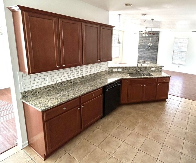 Building Photo - 193 Old Pond Cir