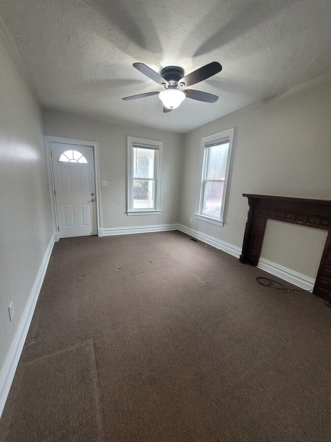 Building Photo - 324 3rd St