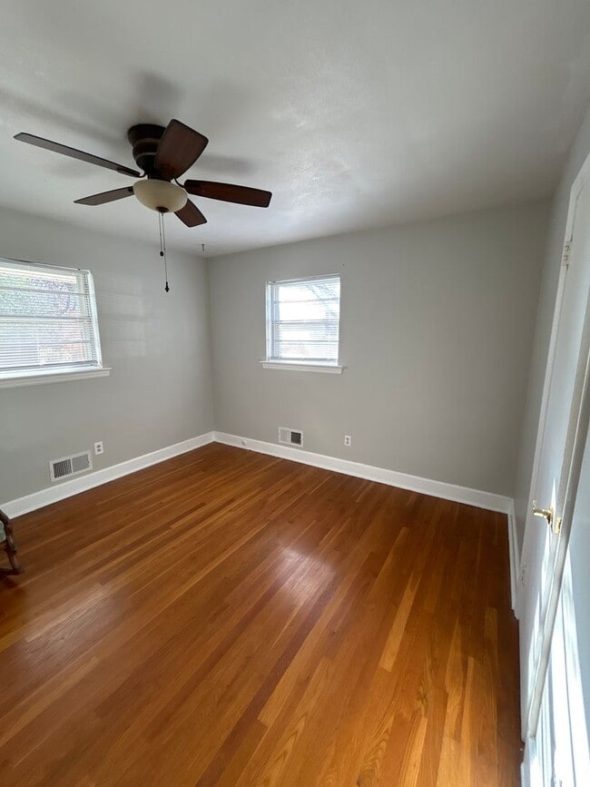 Building Photo - 3BR house in Salem.