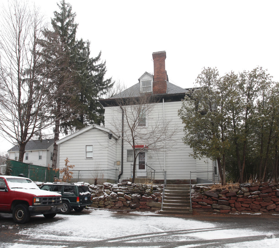 Building Photo - 88 Main St