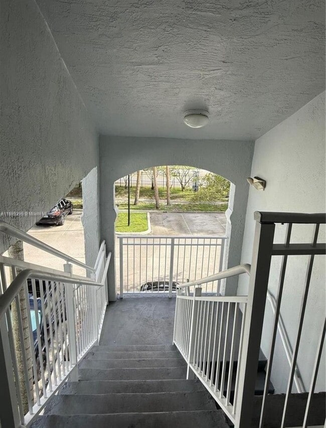 Foto del edificio - 9645 NW 1st Ct