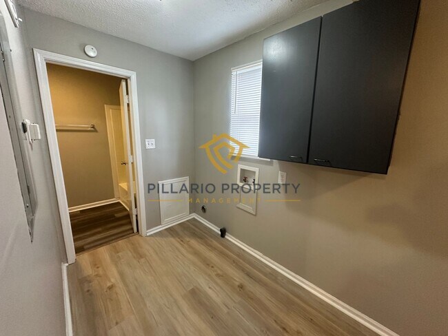 Building Photo - Close to Bethel Park, Updated 3 Bedroom/1 Bathroom with Detached Garage Available NOW!