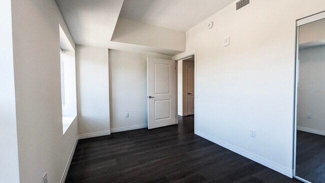 Photo du bâtiment - One Plus Den In Downtown Kitchener