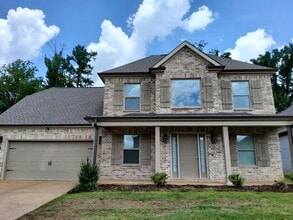 Building Photo - Beautiful newly built single family home i...
