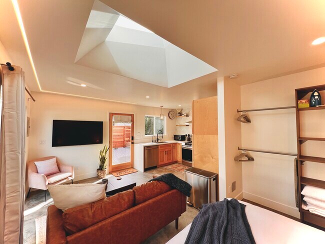 Foto del edificio - 4588 Winona Ave