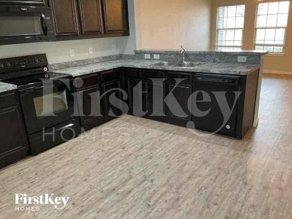 Foto del edificio - 664 River Garden Dr