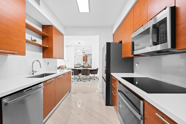 Building Photo - 350 SE 2nd St